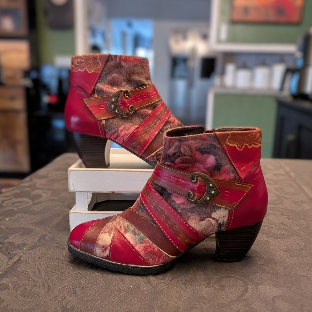 Annika Flower Ankle Boots Size 39 (8) Red